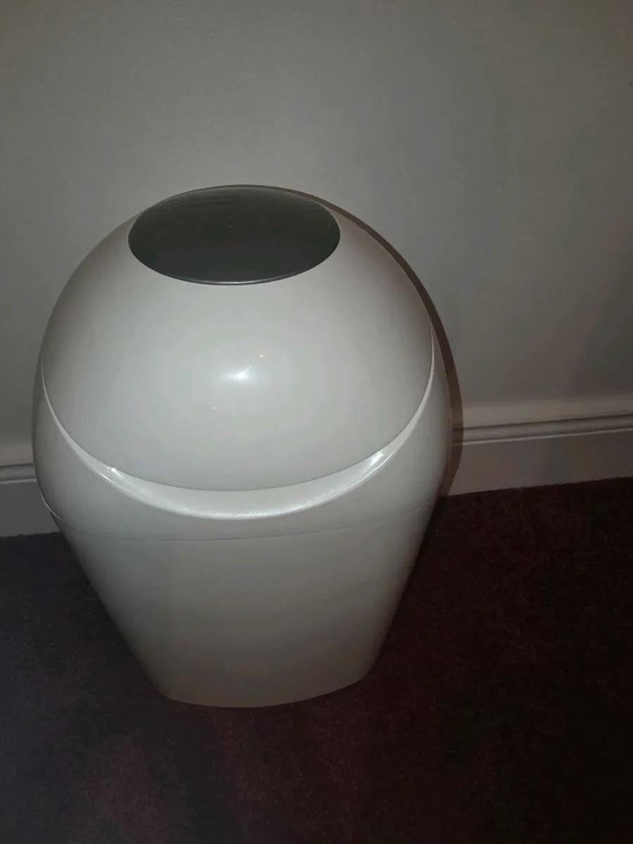 Tommee tipped sangenic nappy bin - Image 1