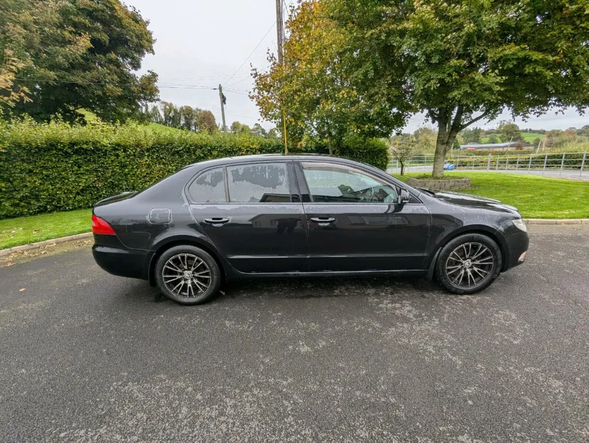 Skoda Superb Executive - Image 3