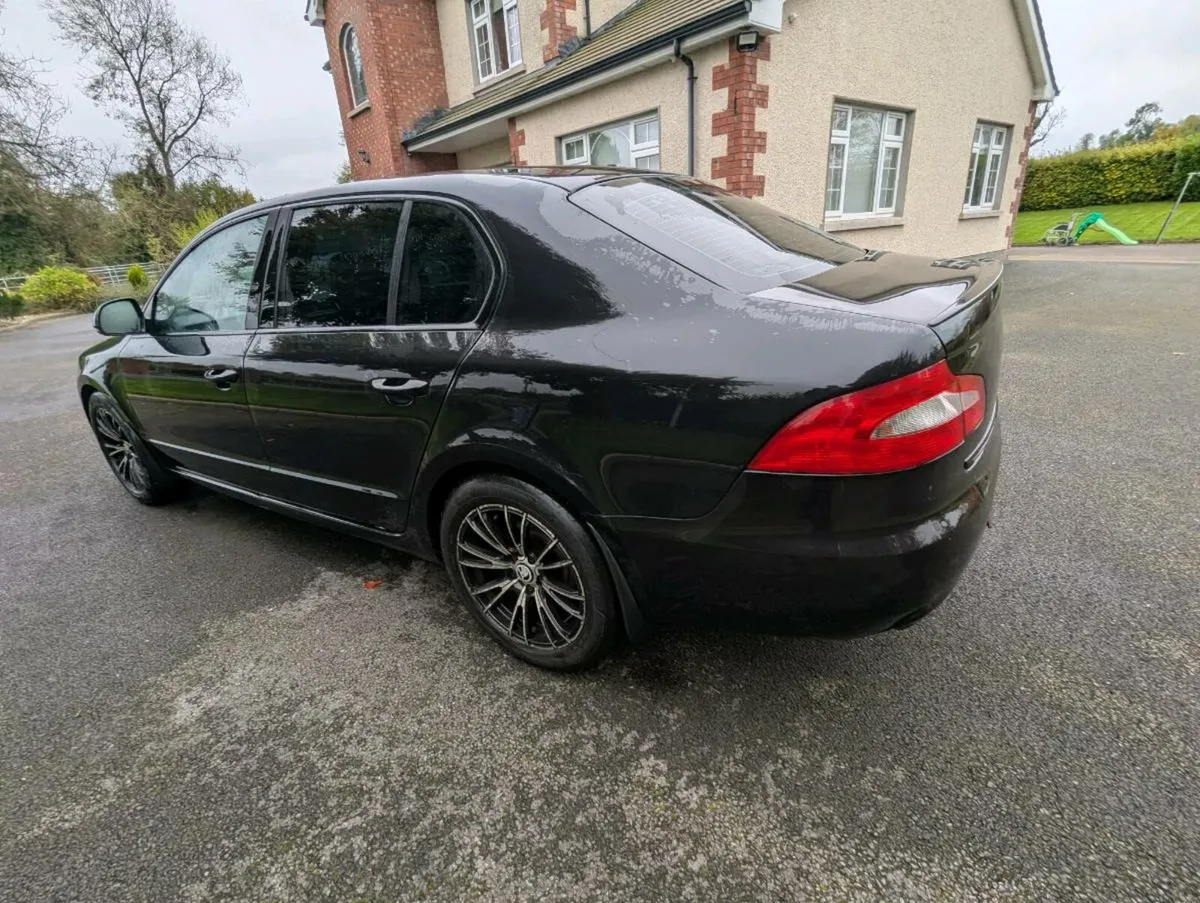 Skoda Superb Executive - Image 4