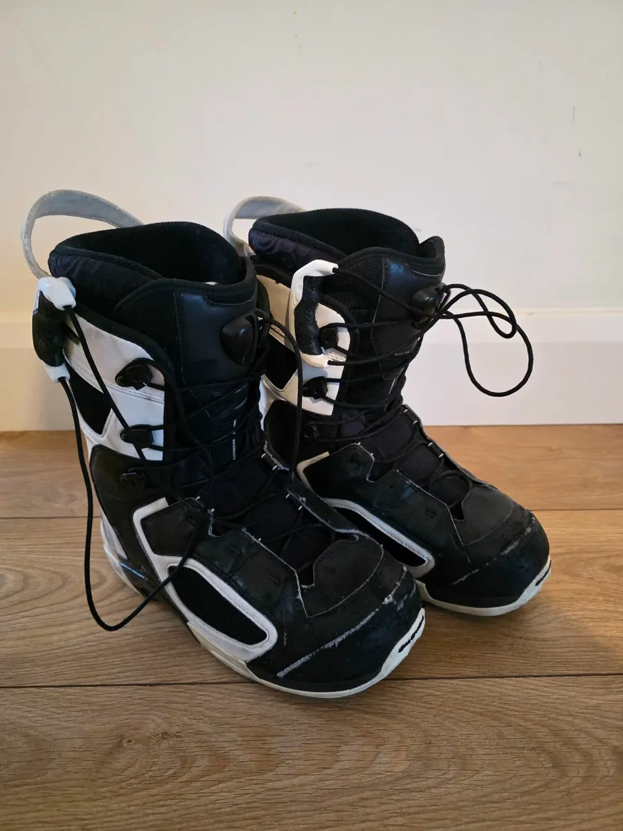 8.5 UK Wide fitting snowboard boots - Image 2