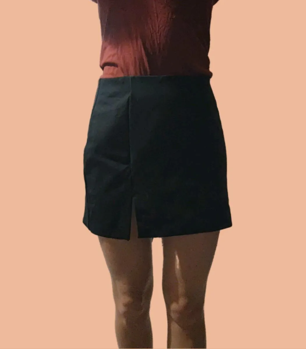Elegant Black Slit Skirt – Versatile & Chic - Image 3