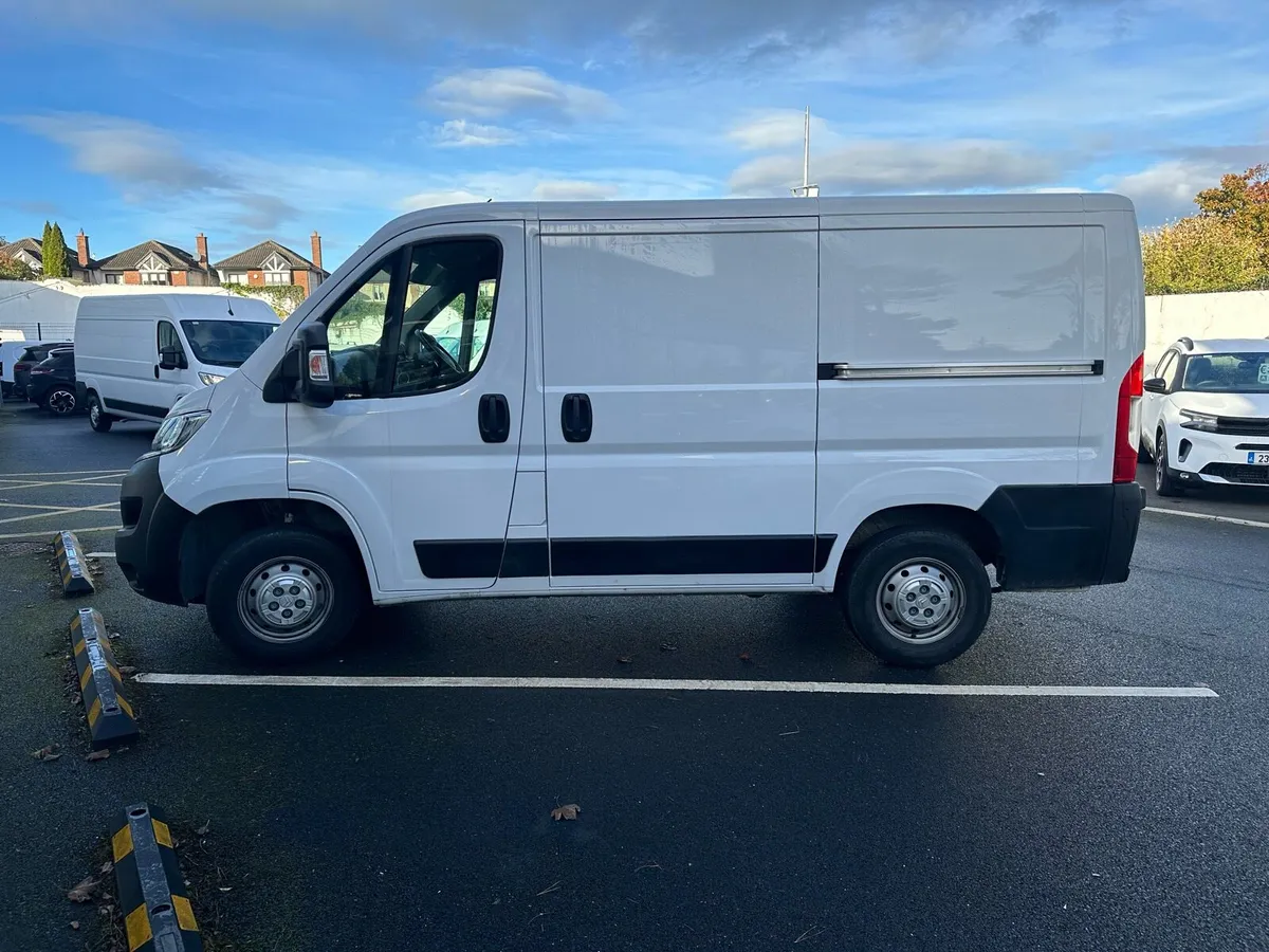 222D Citroen Relay (Like new) WARRANTY 9/27 - Image 1