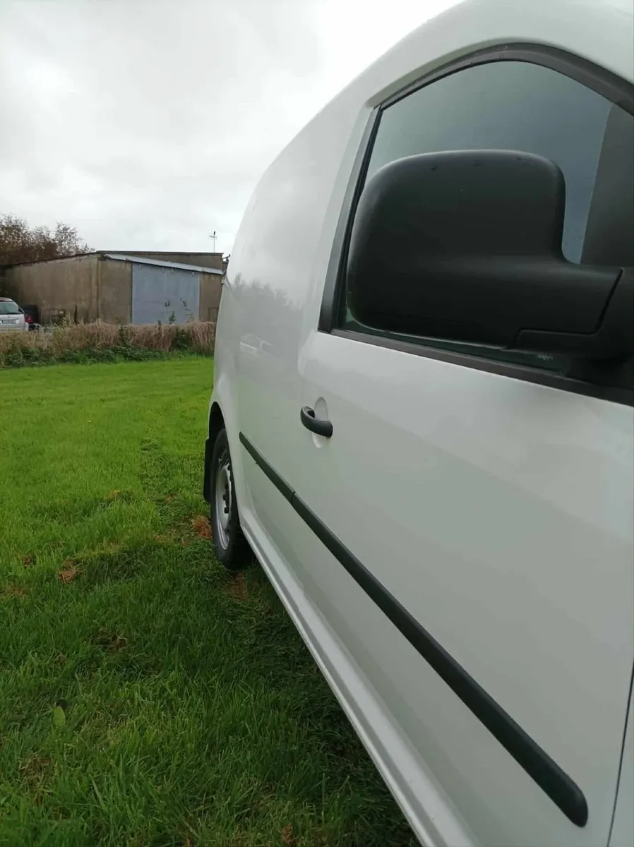 Volkswagen Caddy 2013 - Image 2