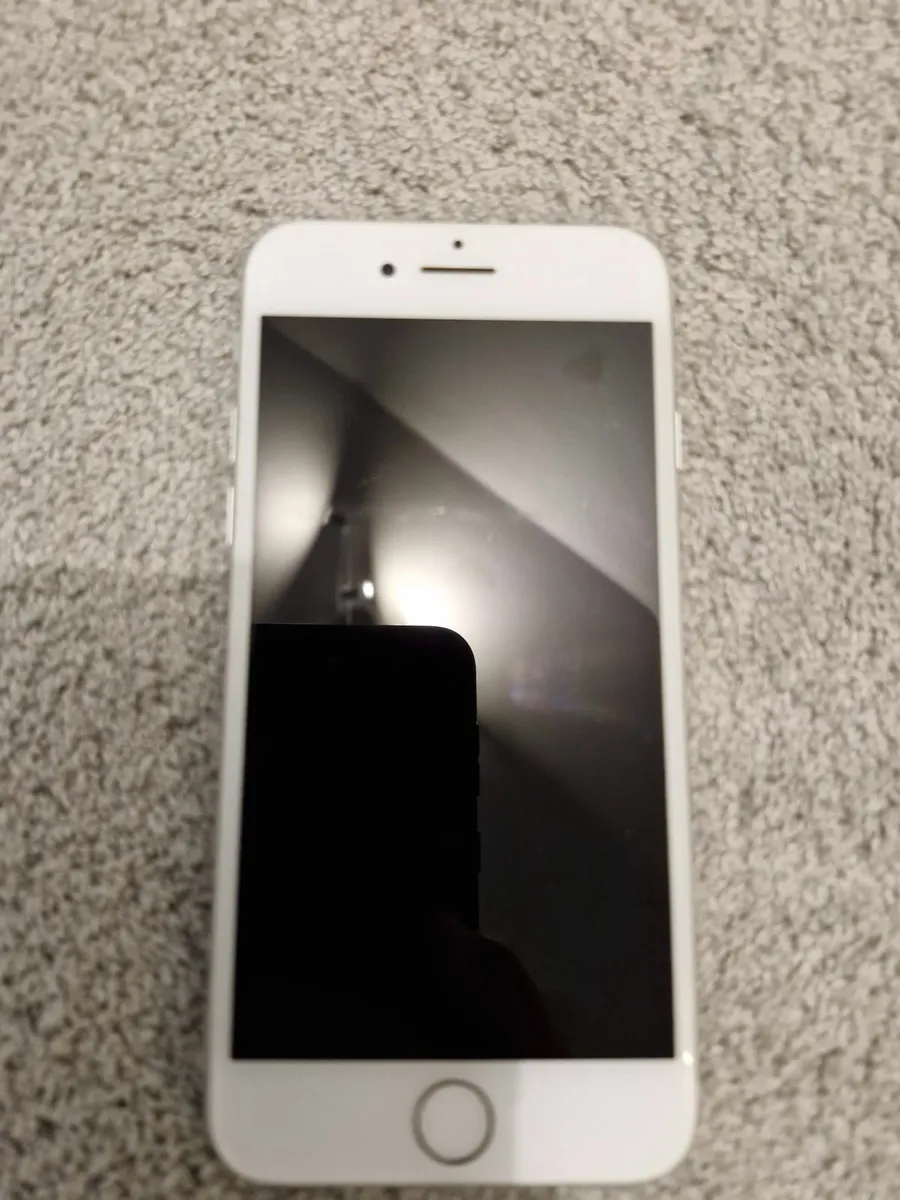 Iphone 8 - Image 1