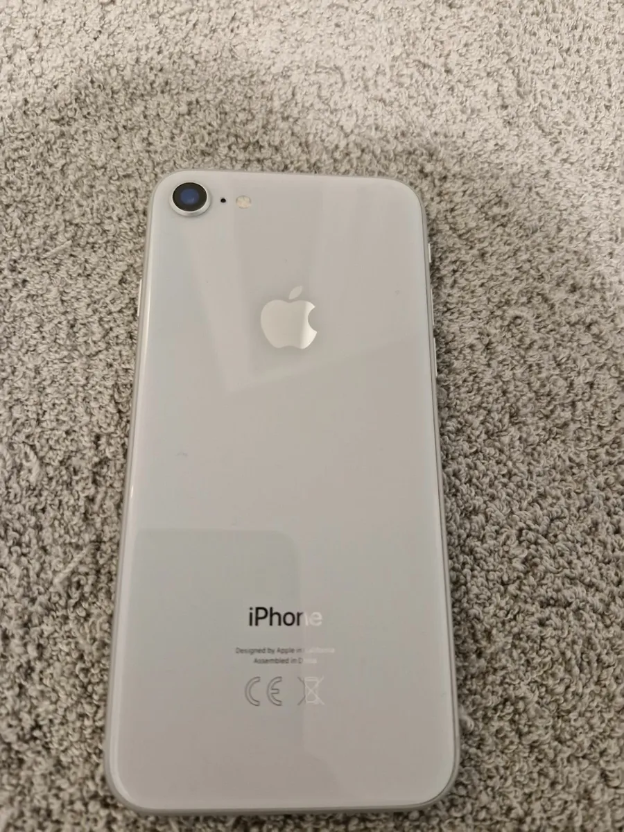 Iphone 8 - Image 2