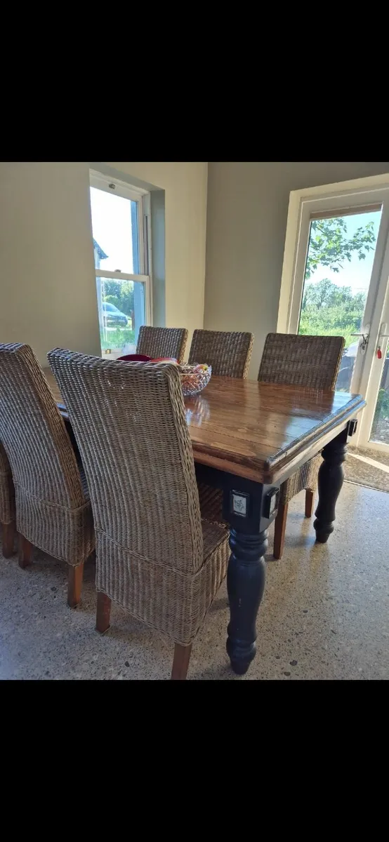 Kitchen table & chairs - Image 1
