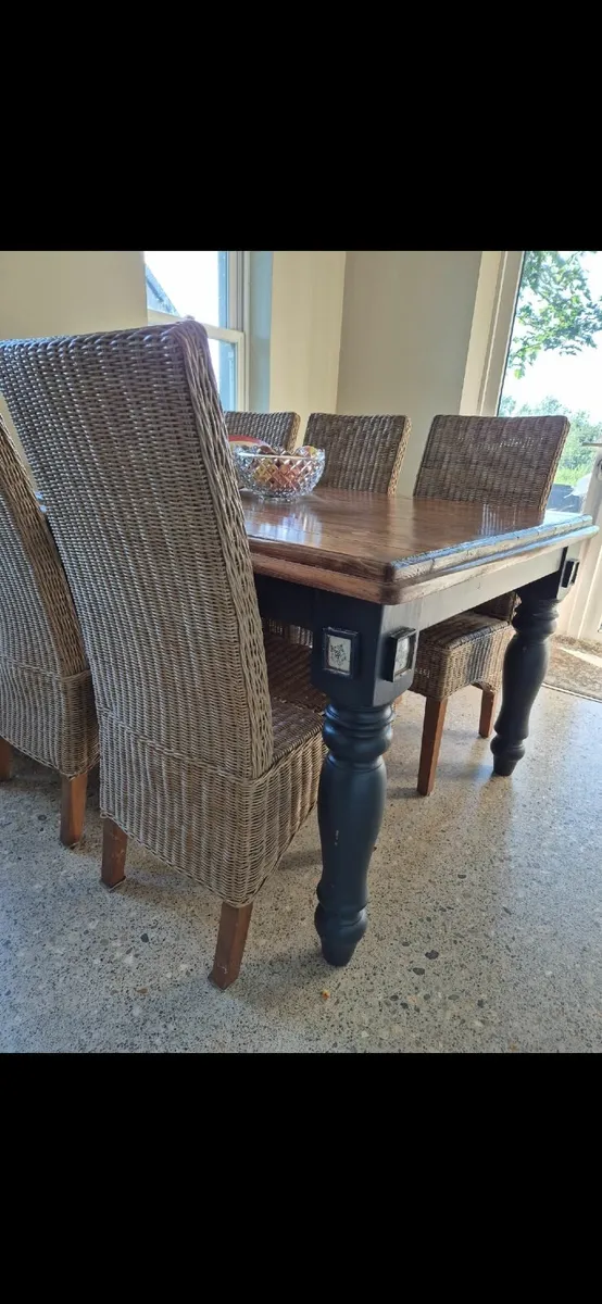 Kitchen table & chairs - Image 2