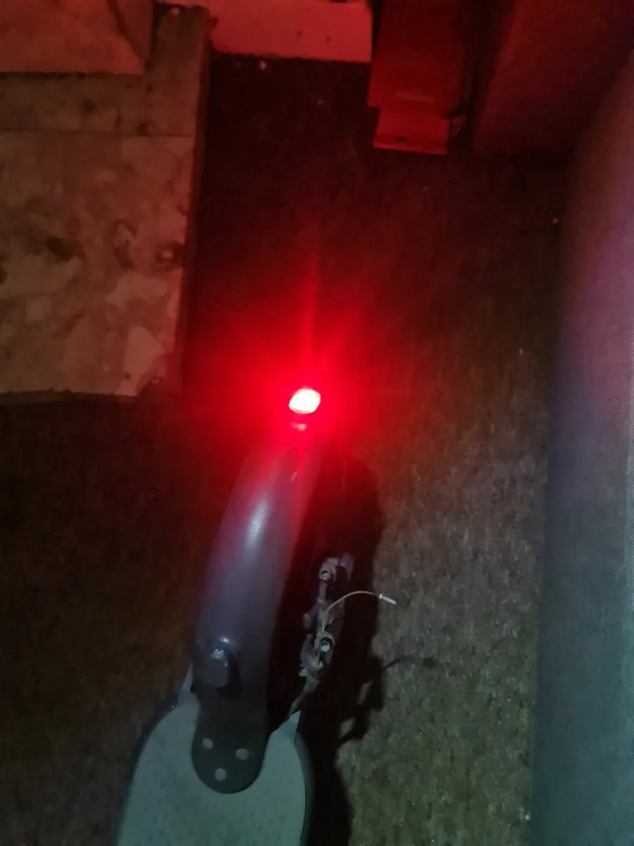 AOVOPRO M365 E-Scooter (31 km/h, Great Battery) - Image 3