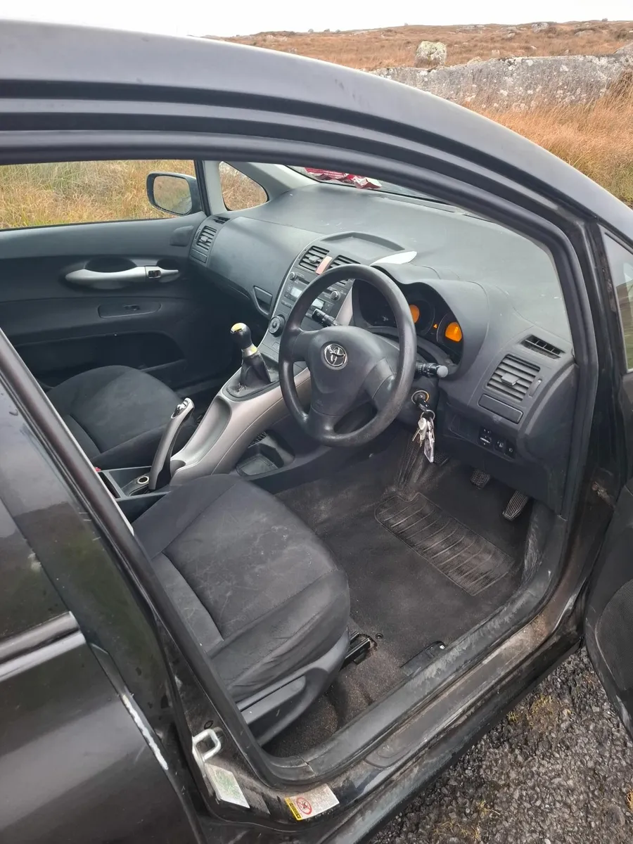 Toyota Auris 2008 - Image 2