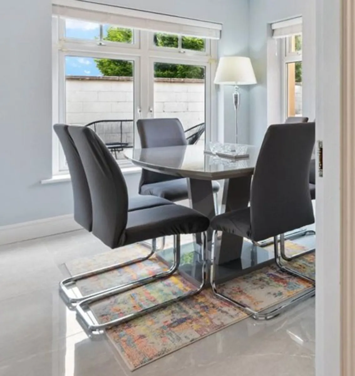 Glass-topped dining table with 6 chairs - Image 2