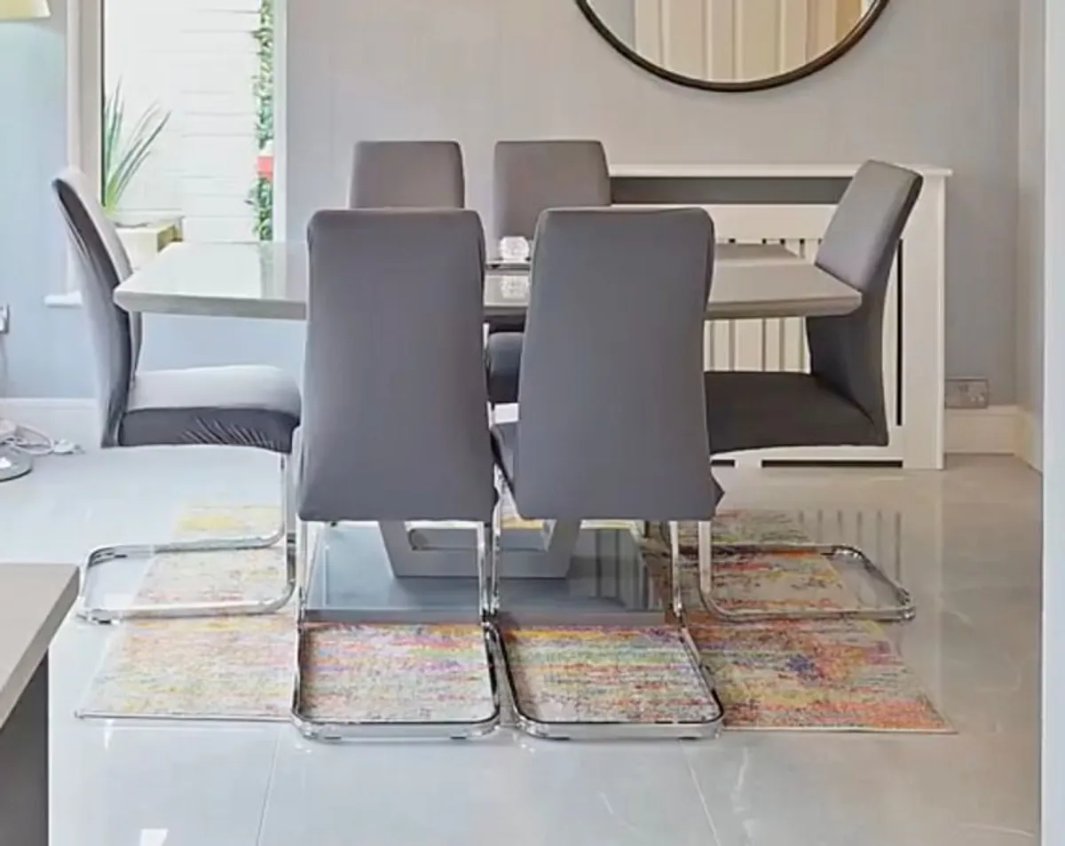 Glass-topped dining table with 6 chairs - Image 4