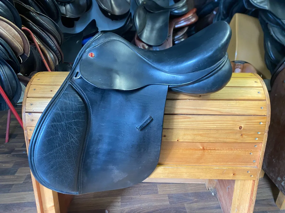 Hilton 17” wide black Leather saddle - Image 1