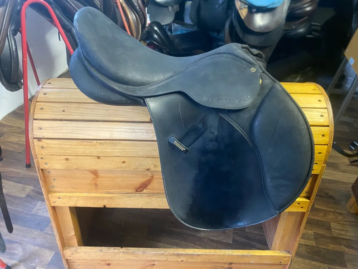 Wintec pro jump adjustable saddle - Image 1