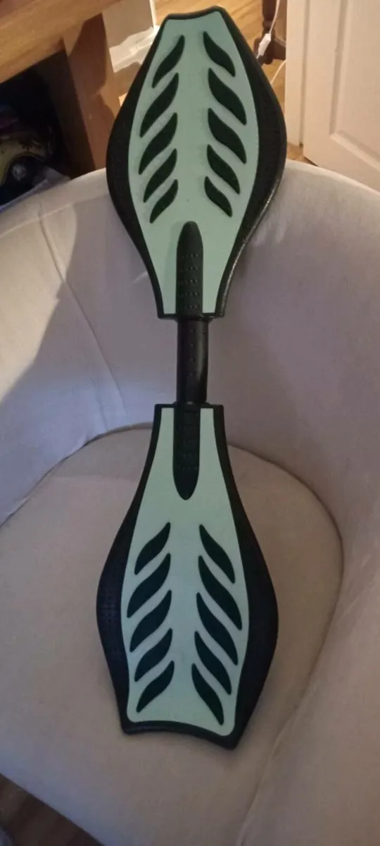RipStik Castor Skating Board - Image 1