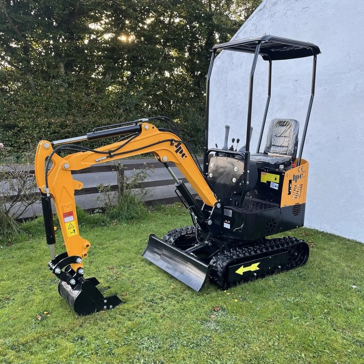 Mini digger - Image 1