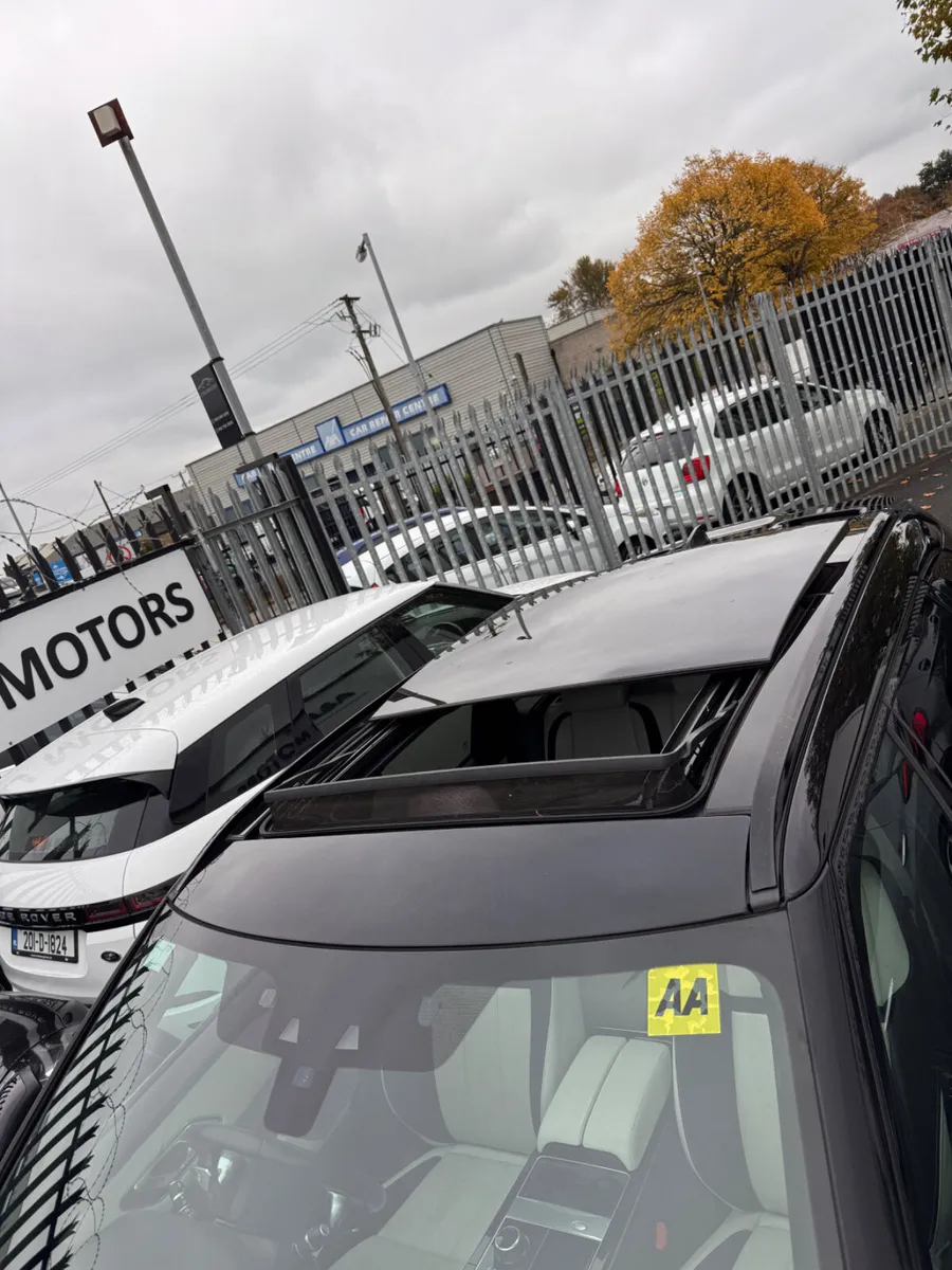 Land Rover Velar 2.0 Diesel Glass Roof - Image 2