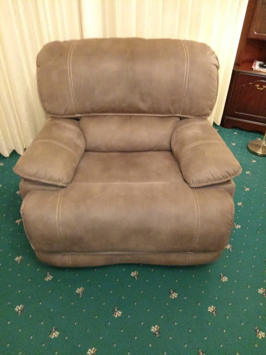 Armchair Recliner. - Image 3