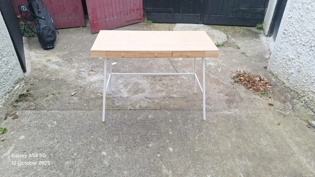 desk - Image 1