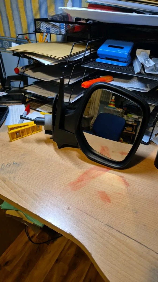 Peugeot partner right wing mirror - Image 1