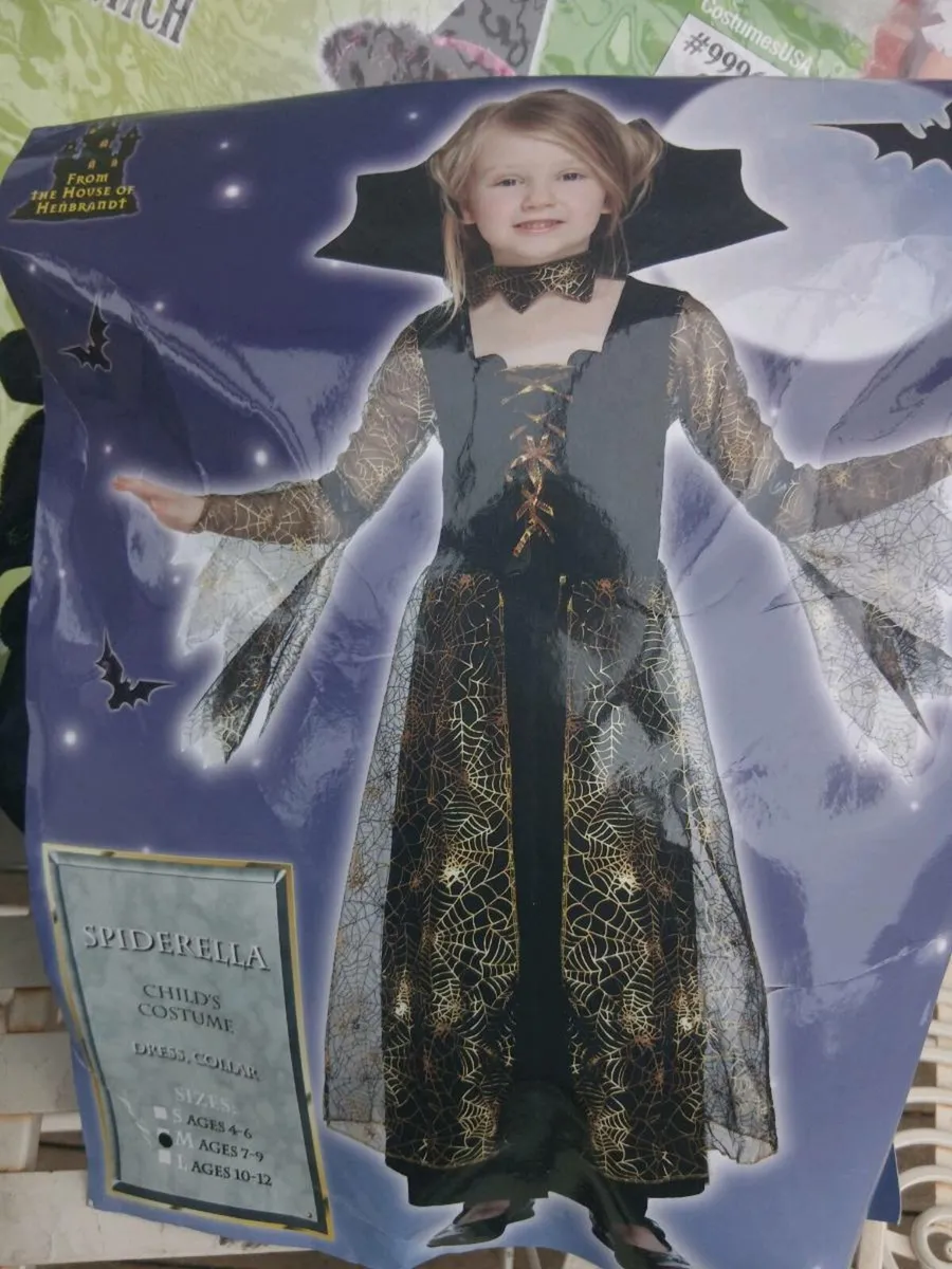 Halloween costumes - Image 2