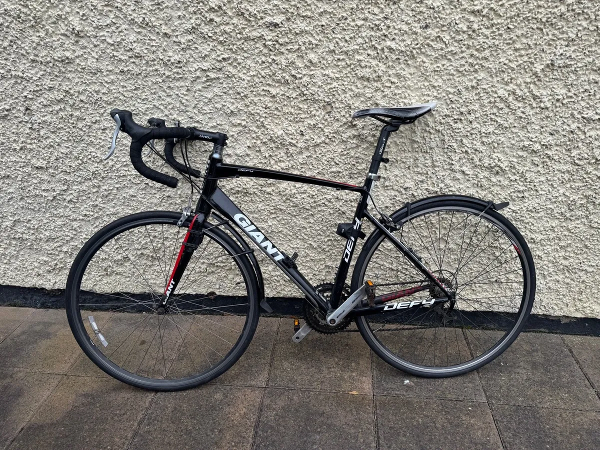 Giant Defy 4 road bike/racer - Image 1
