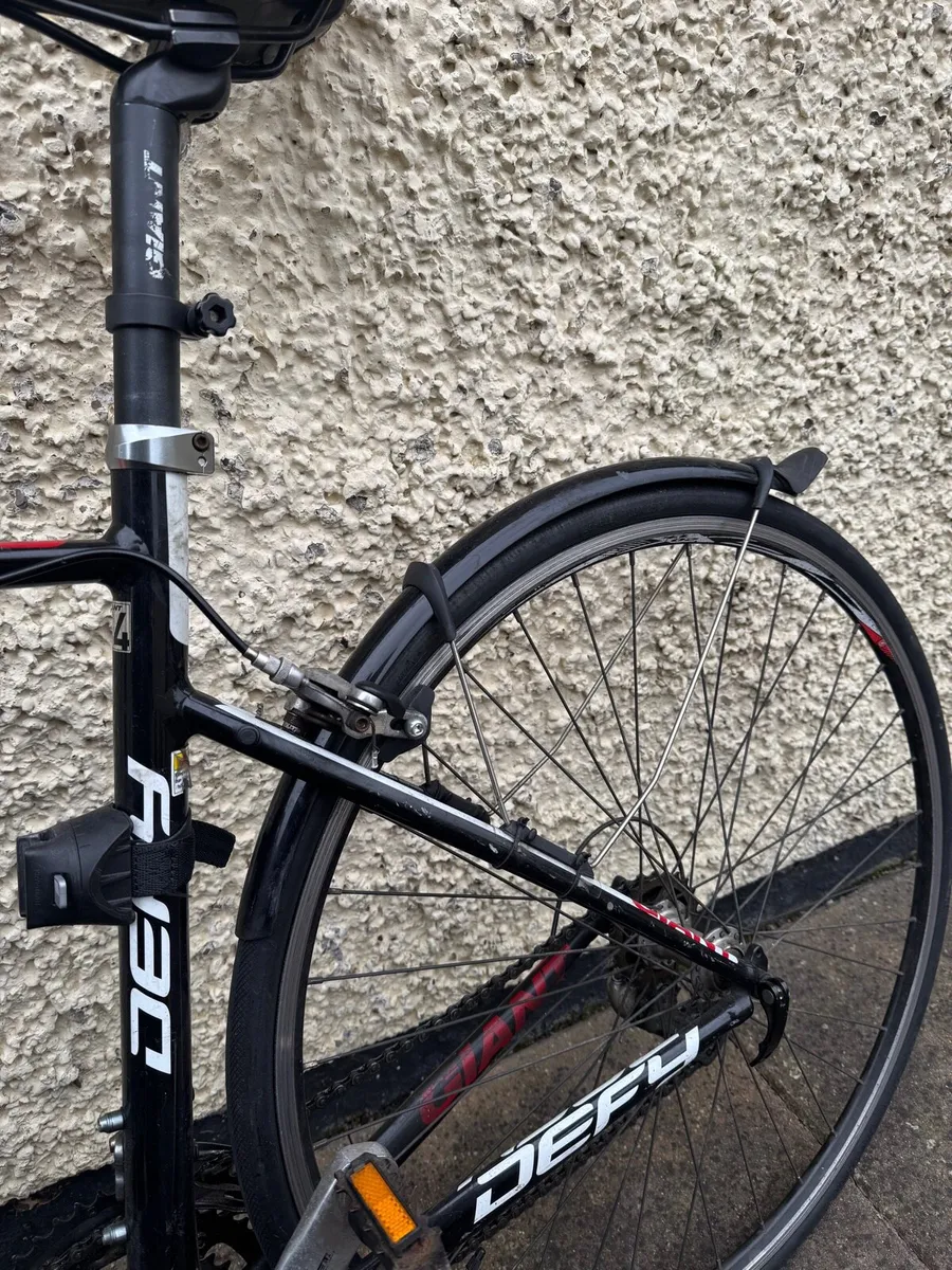 Giant Defy 4 road bike/racer - Image 2