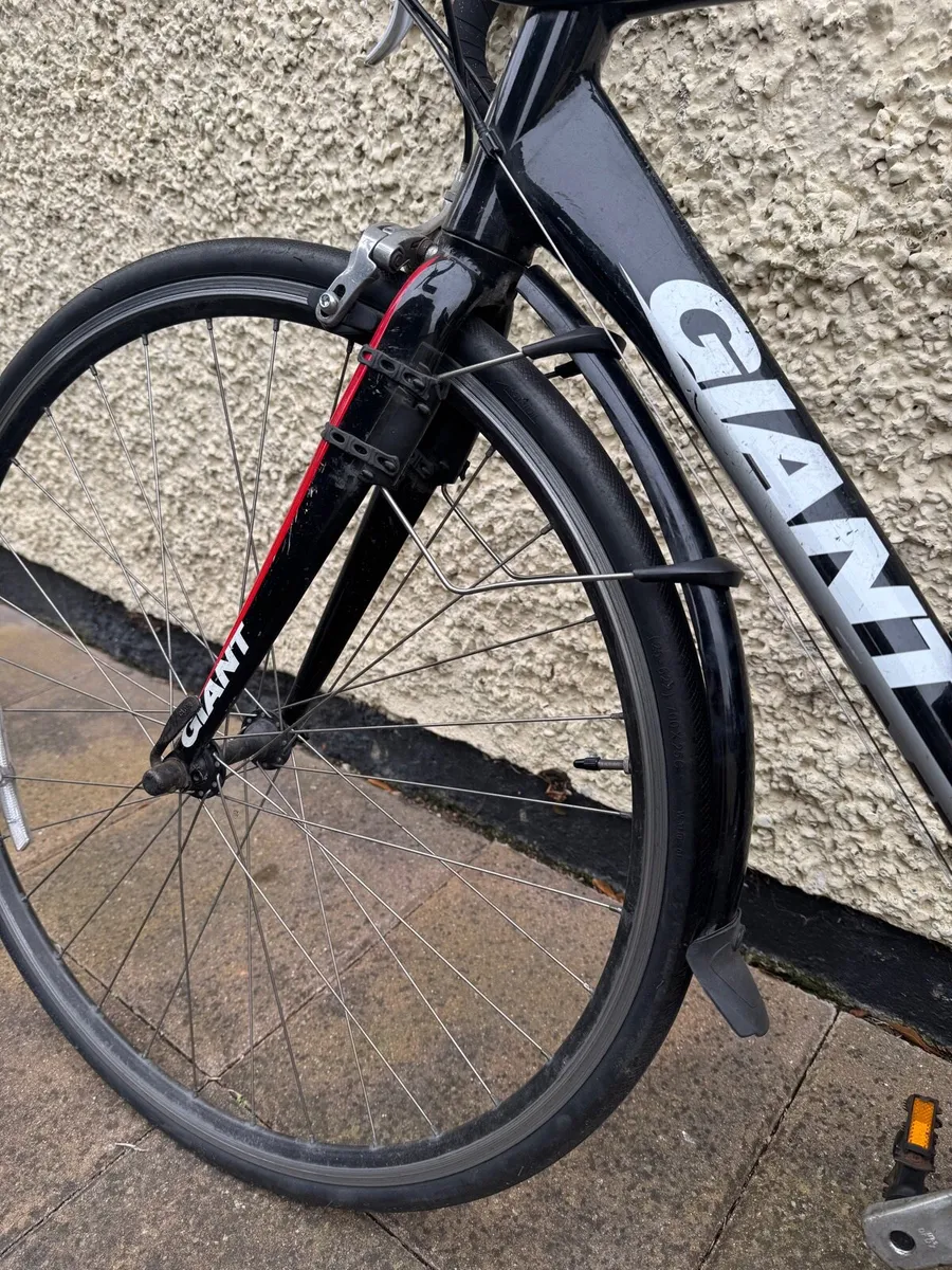 Giant Defy 4 road bike/racer - Image 3