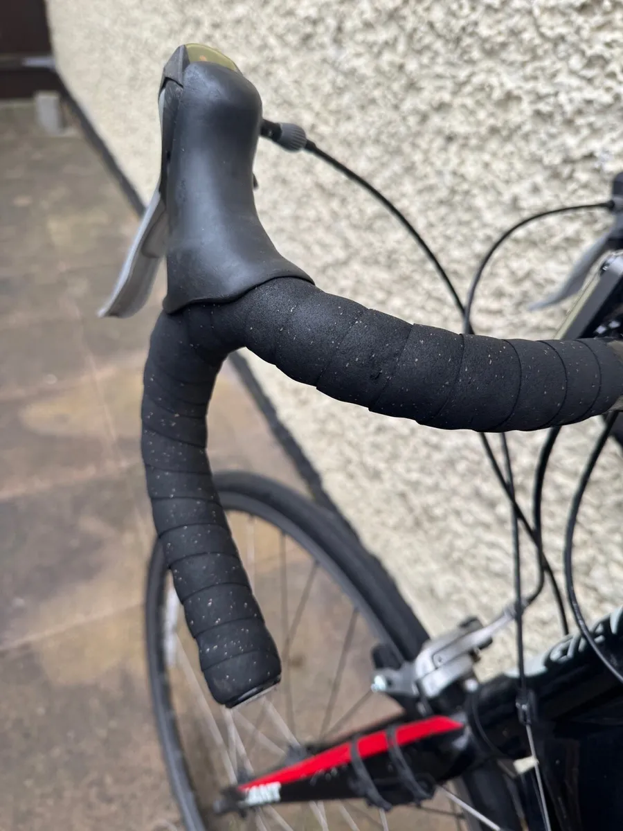 Giant Defy 4 road bike/racer - Image 4