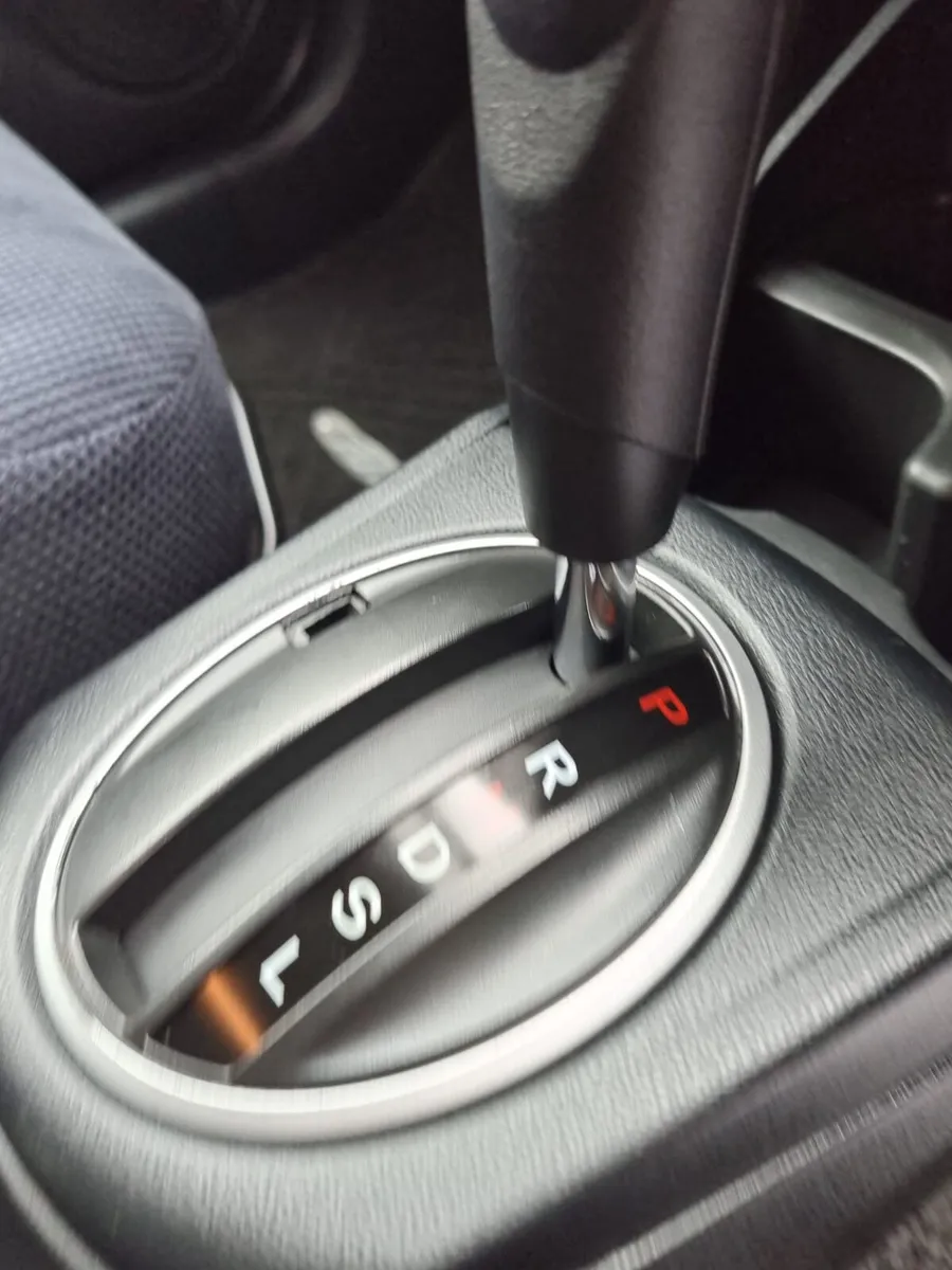 Honda Fit 2011 automatic hybrid €4990 - Image 2