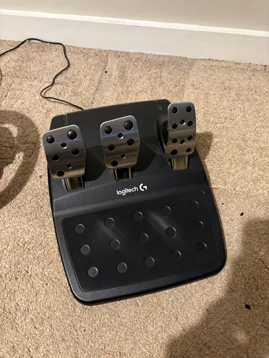 Logitech wheel and pedals - Image 2
