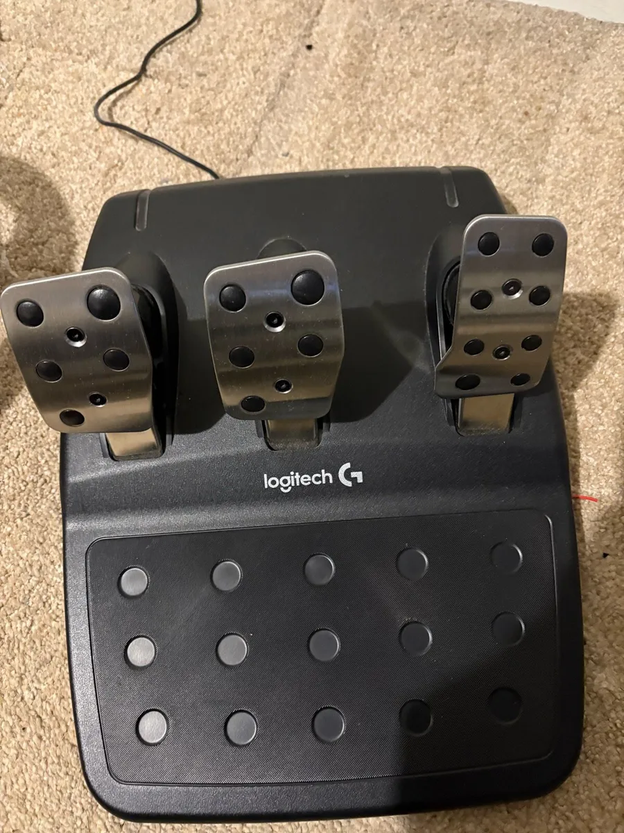 Logitech wheel and pedals - Image 3