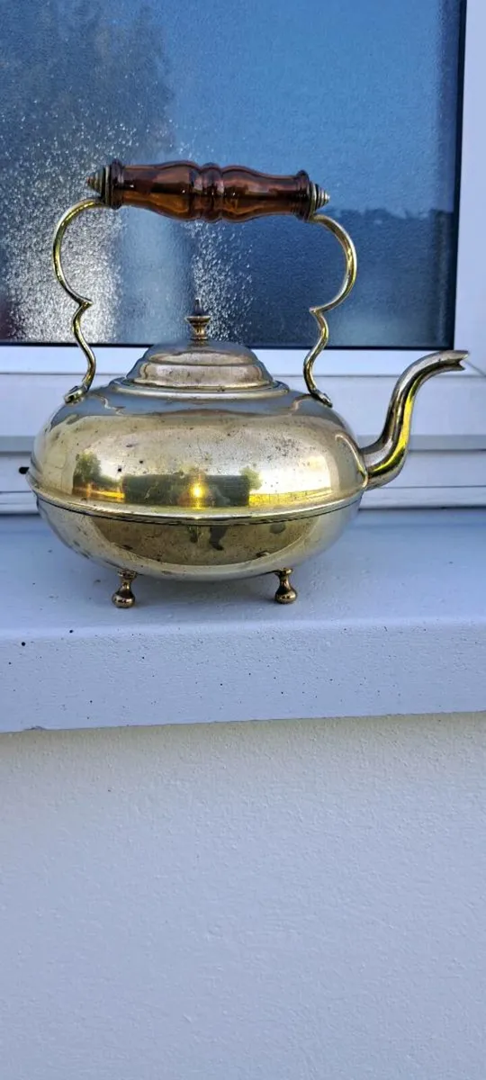 Old  brass  kettle - Image 1