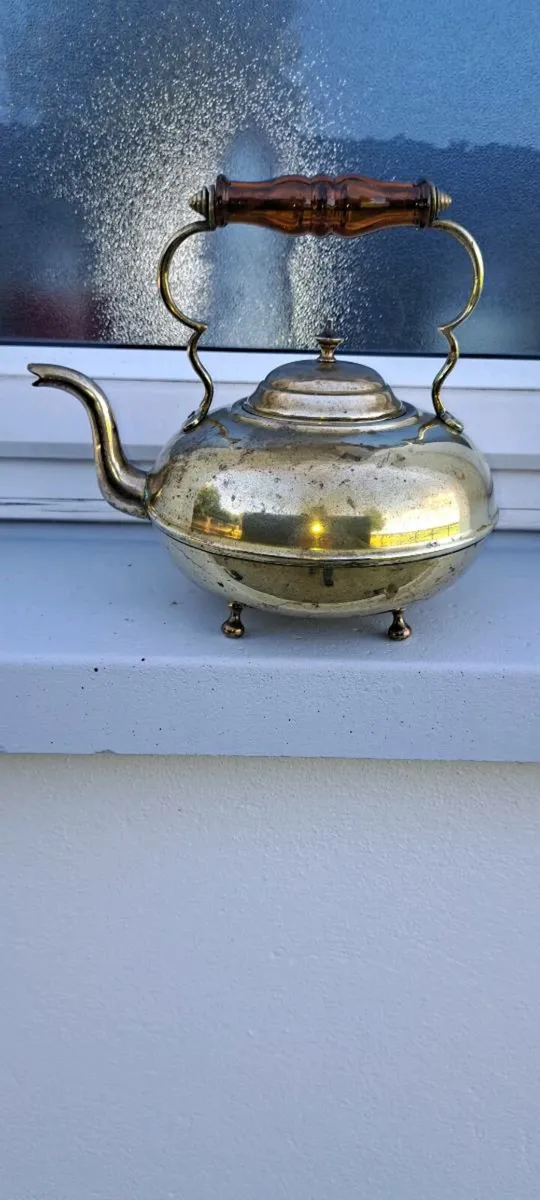 Old  brass  kettle - Image 2
