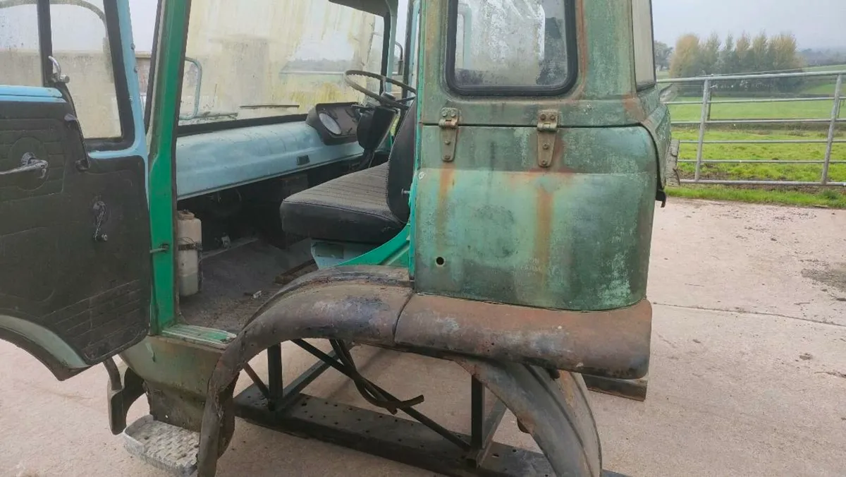 Bedford lorry cab - Image 4