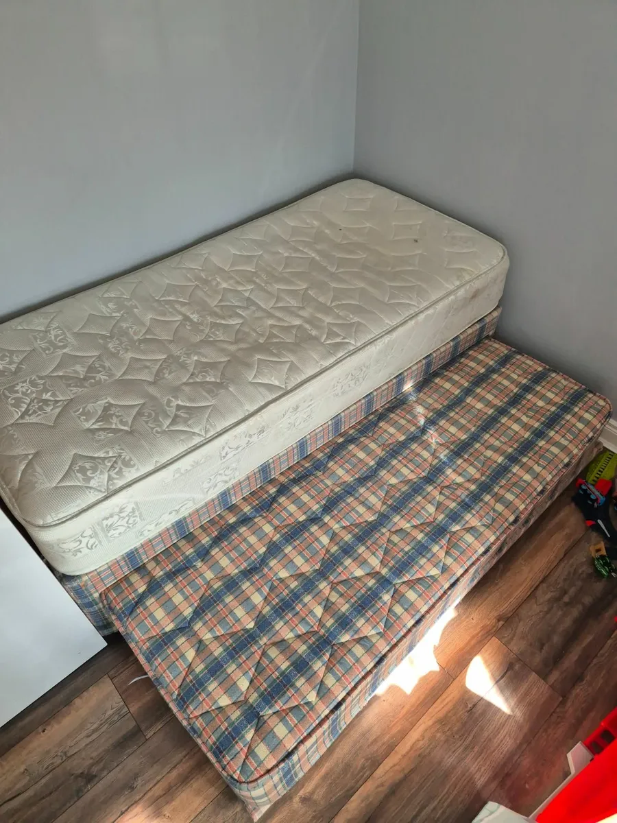 Bed - Image 1