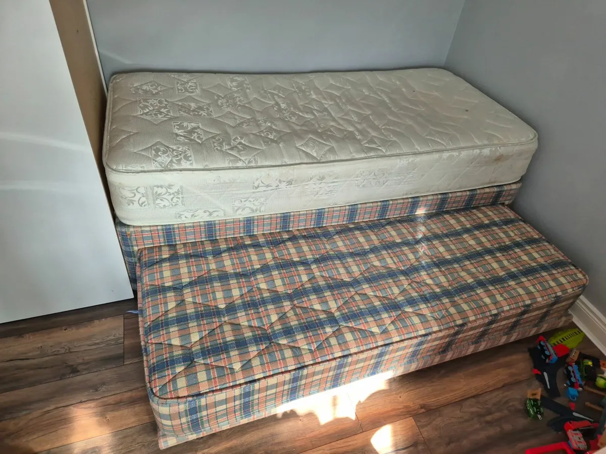 Bed - Image 2
