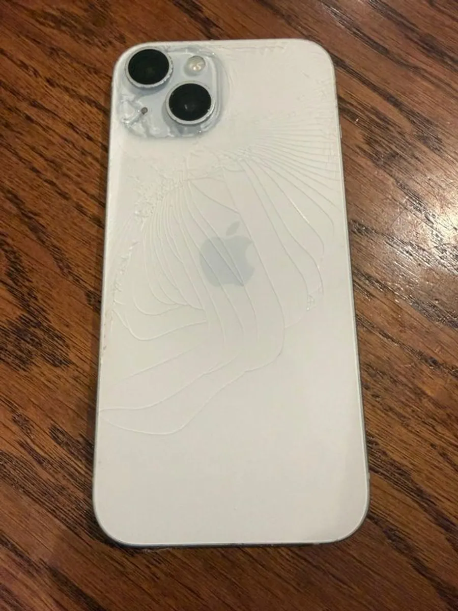 Iphone 15 - Image 3
