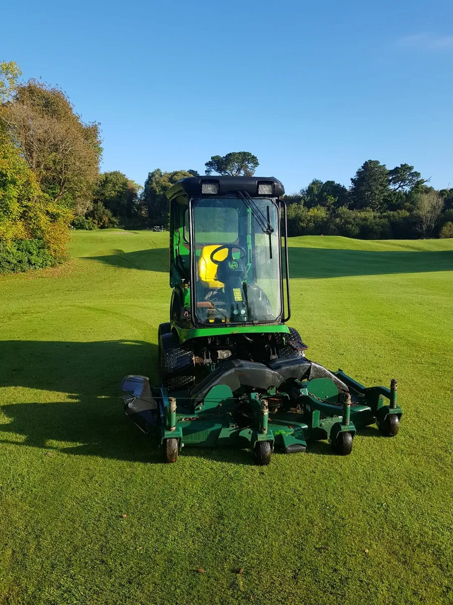 John Deere 1565 series II 4WD Mower with 72 inch V - Image 1