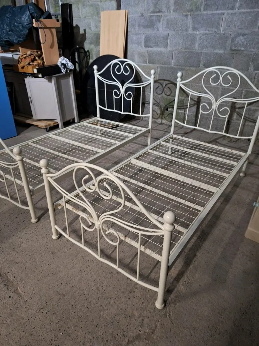 Metal single bed (DELIVERY) - Image 1