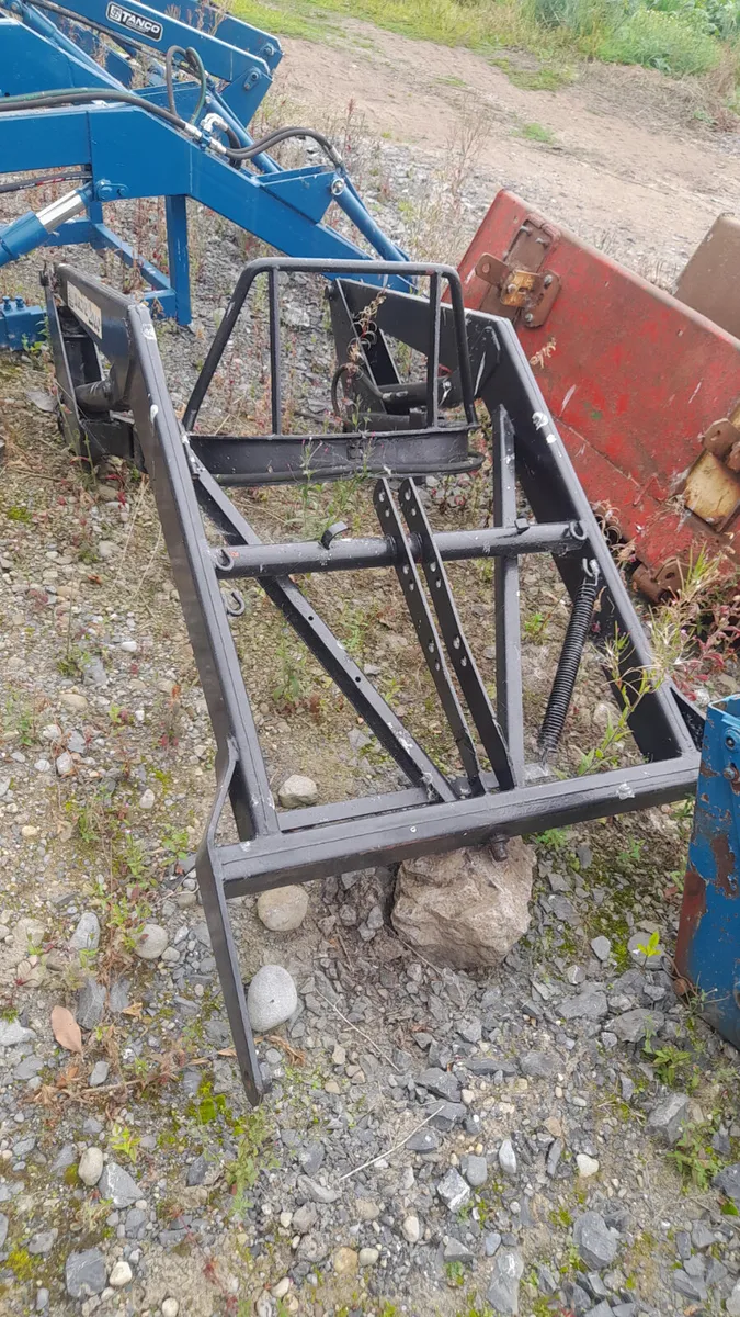Quickie loader cw Mf 135 brackets - Image 2