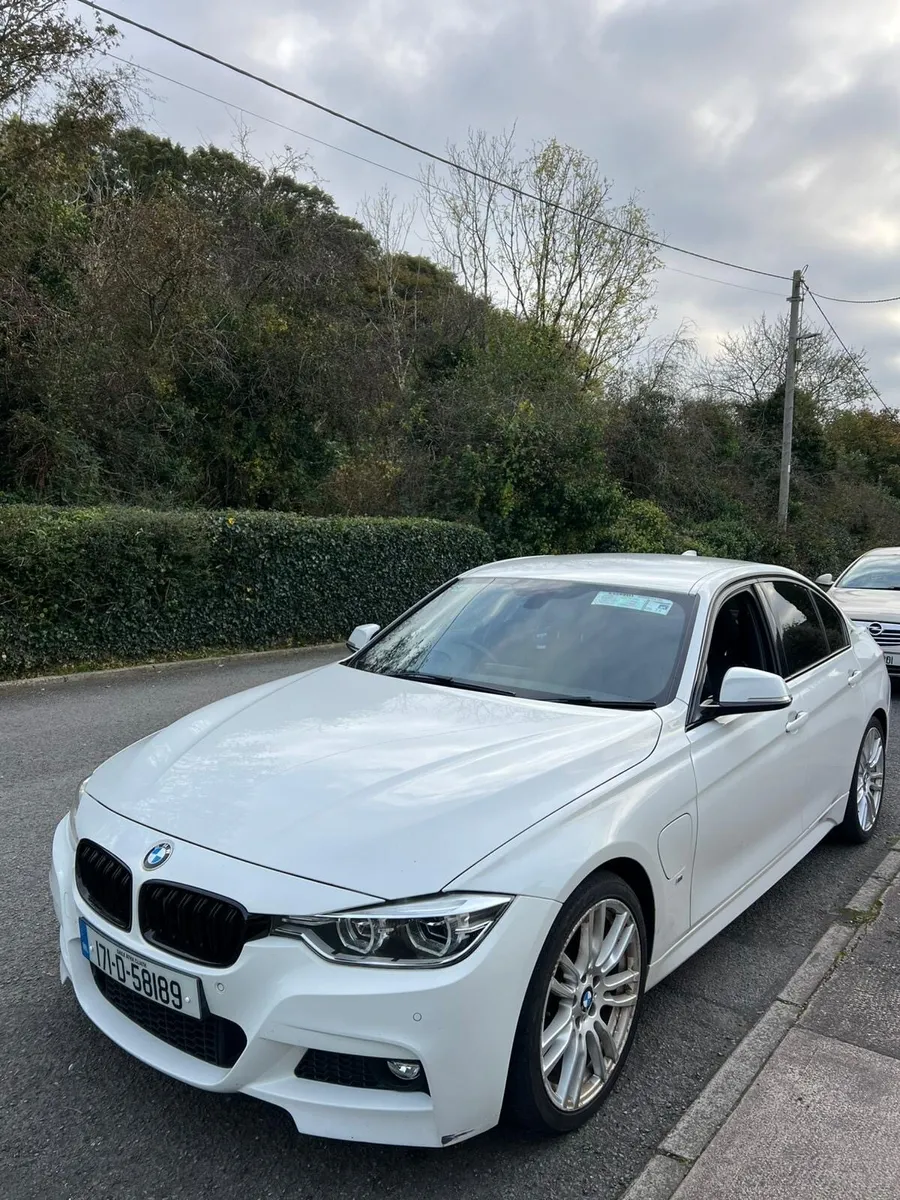 BMW 330e M-Sport 2017 - Image 2