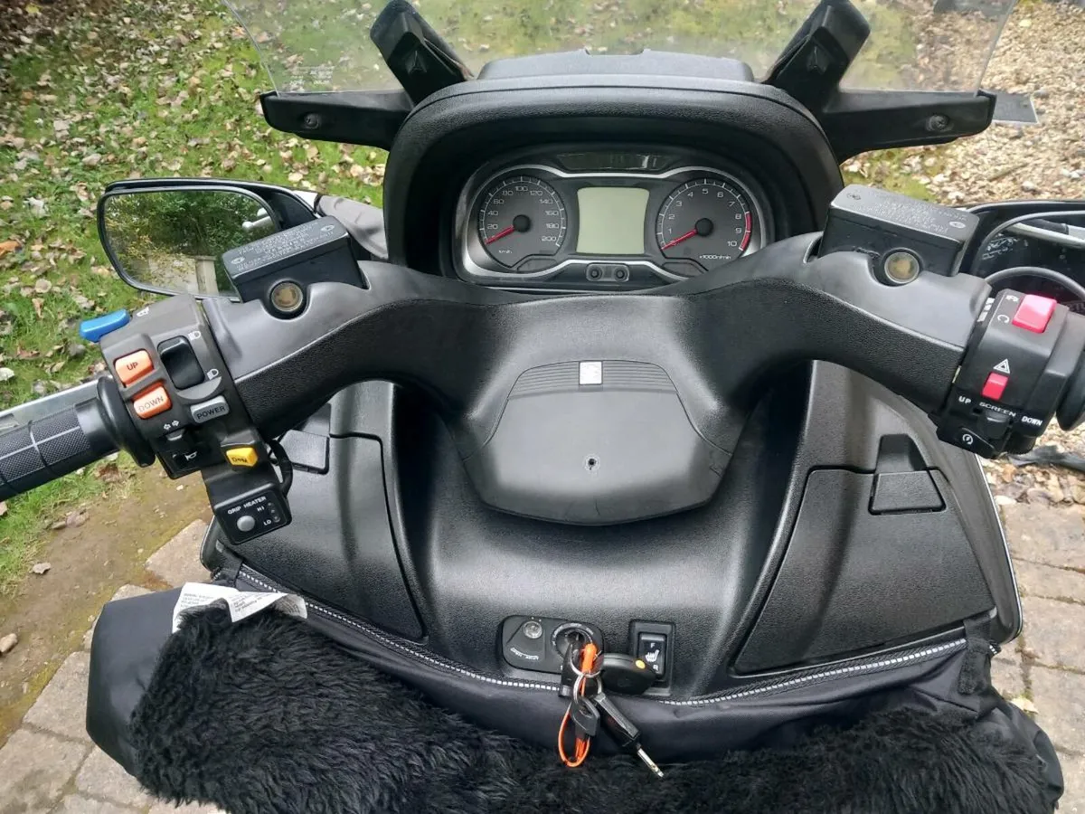 Suzuki burgman 650 - Image 4
