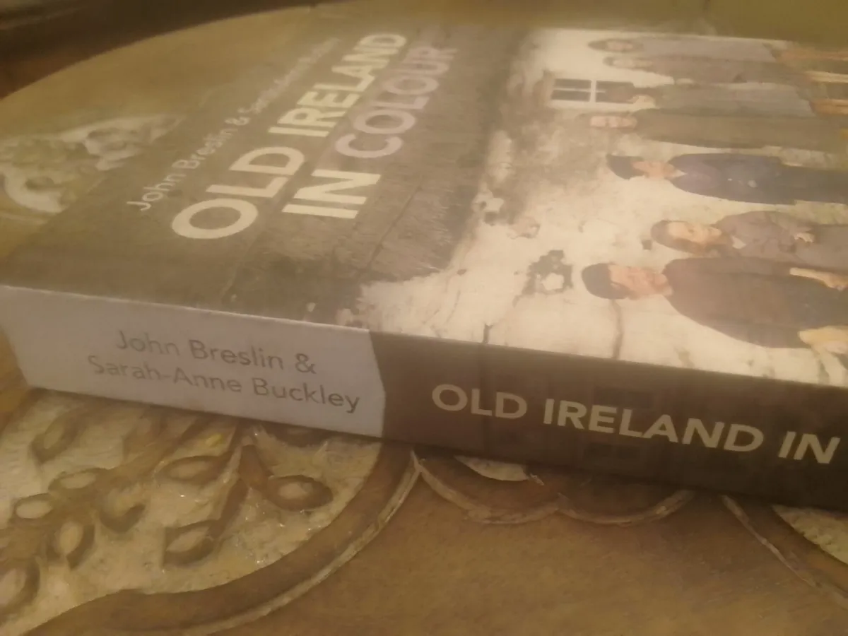 OLD IRELAND IN COLOUR HARDBACK BOOK - Image 2