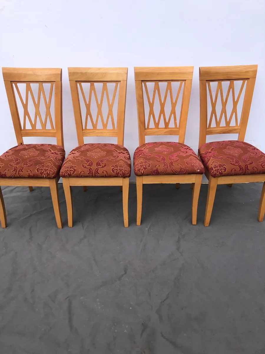 Table and four chairs - Image 2