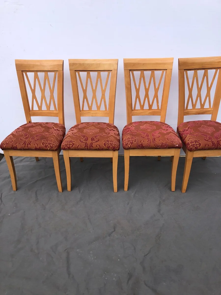 Table and four chairs - Image 3