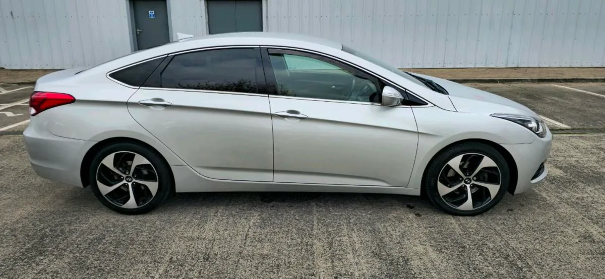 Hyundai i40 SE NAV - Image 2