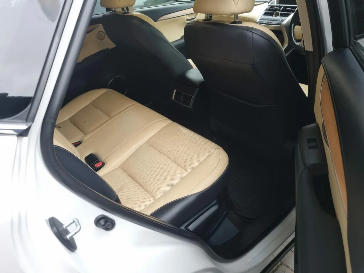 Lexus NX 300h AWD Executive - Image 4