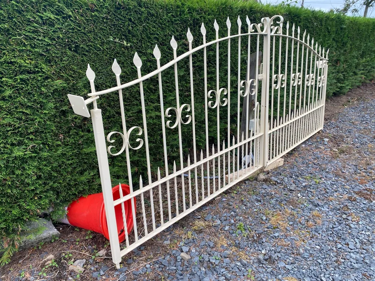 Gates - Image 3