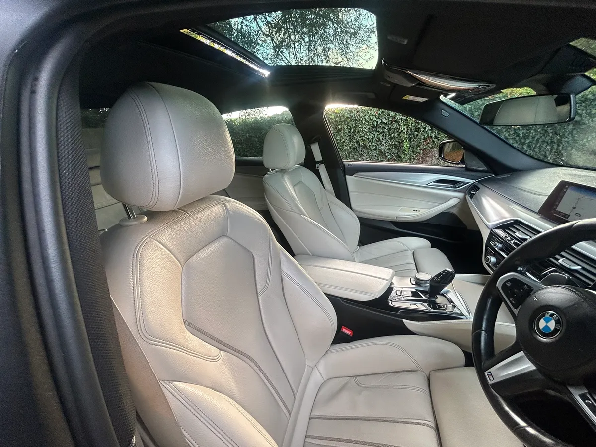 182 BMW 530E M SPORT PLUS MEGA SPEC LOW KMS - Image 2