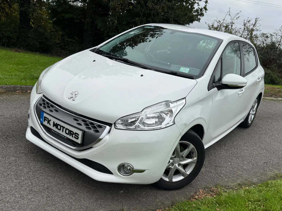 Peugeot 208 2013 auto - Image 1